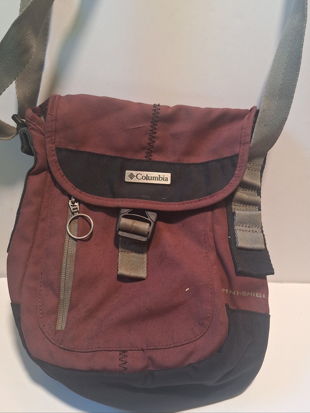 Columbia Maroon and Gray Messenger Crossbody Bag - Picture 6 of 8